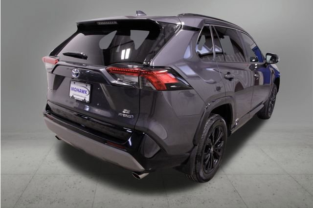 Used 2022 Toyota RAV4 SE w/ Convenience Package image 5