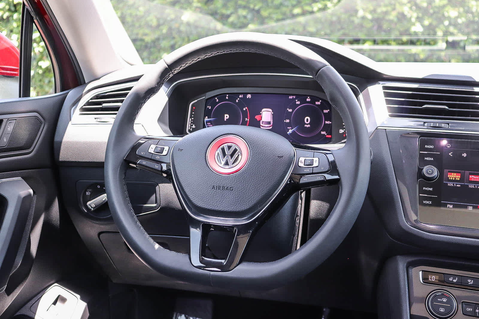 Used 2020 Volkswagen Tiguan SEL FWD image 16
