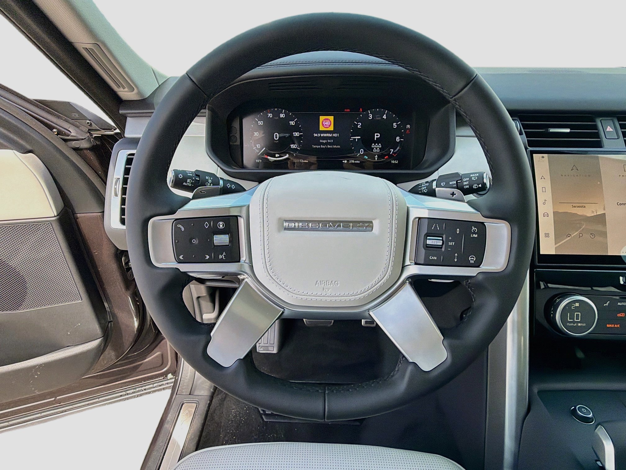 New 2026 Land Rover Discovery Limited Edition AWD/4WD image 41