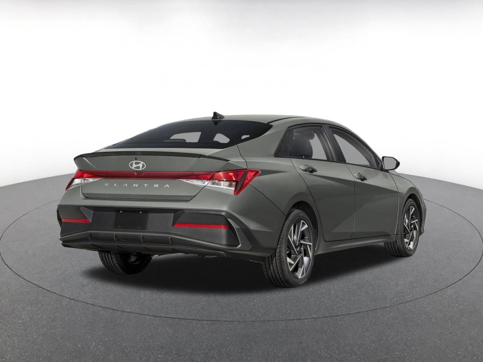Used 2026 Hyundai Elantra Sport FWD image 2