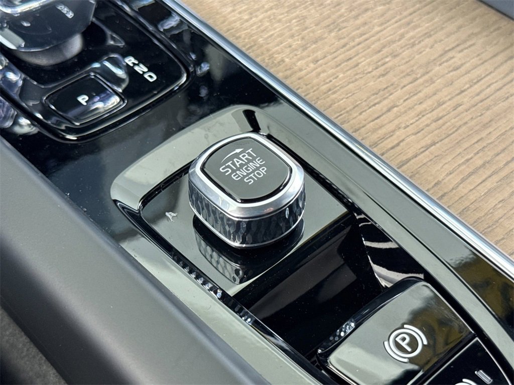 New 2026 Volvo XC60 B5 Plus w/ Protection Package Premier image 22