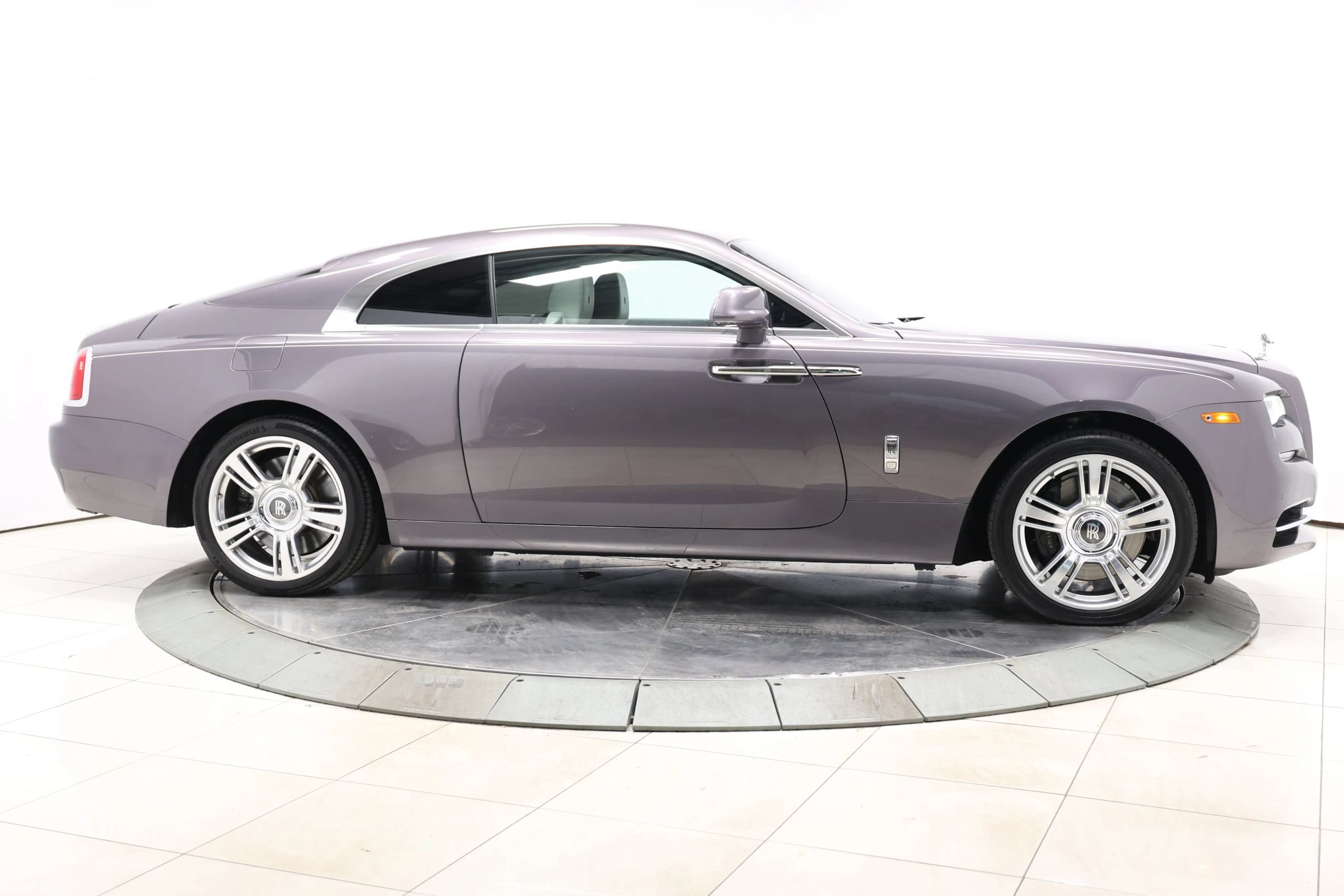 Used 2017 Rolls-Royce Wraith RWD image 87