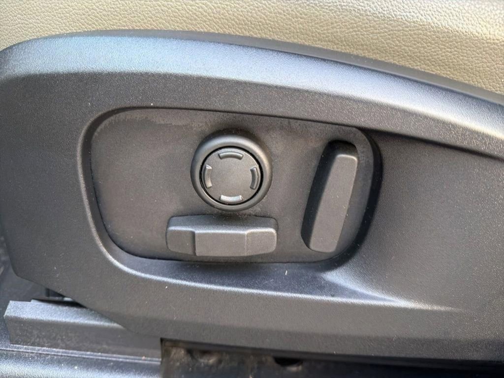 Used 2024 Land Rover Defender 110 S image 12