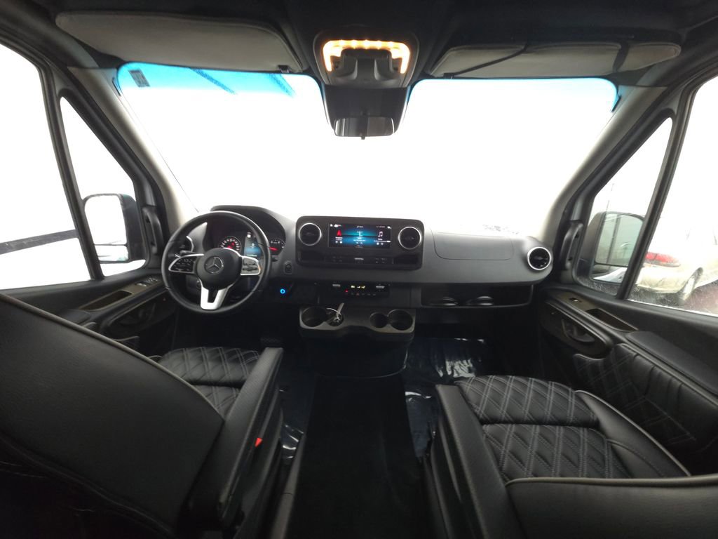 Used 2022 Mercedes-Benz Sprinter 2500 image 21