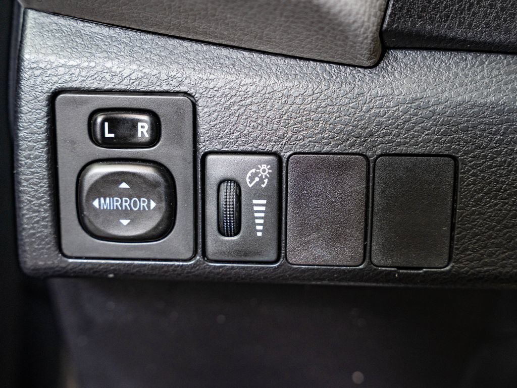 Used 2015 Toyota Corolla LE FWD image 25
