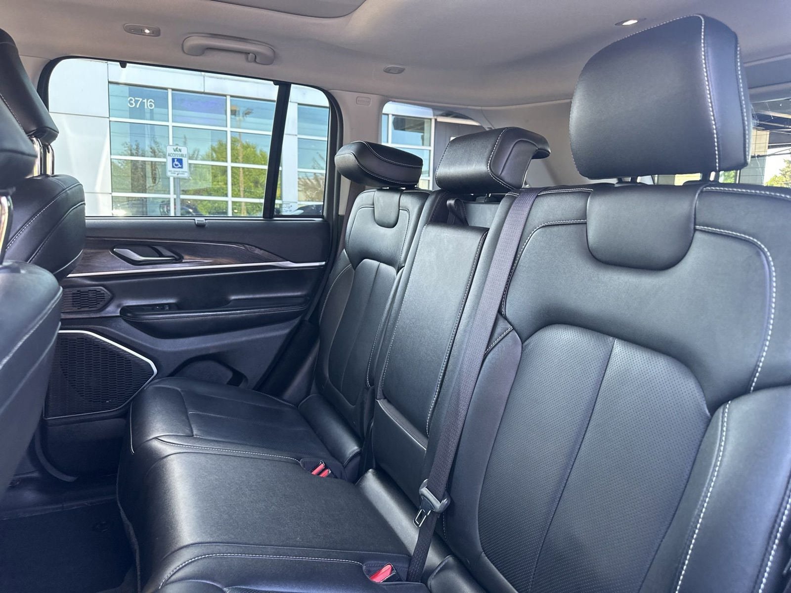 Used 2022 Jeep Grand Cherokee Limited 4xe w/ Luxury Tech Group II AWD/4WD image 10