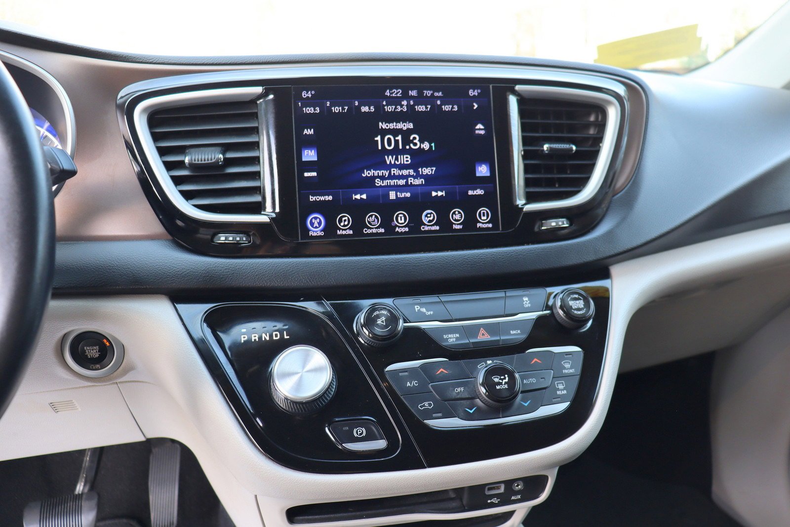 Used 2017 Chrysler Pacifica Touring-L FWD image 32