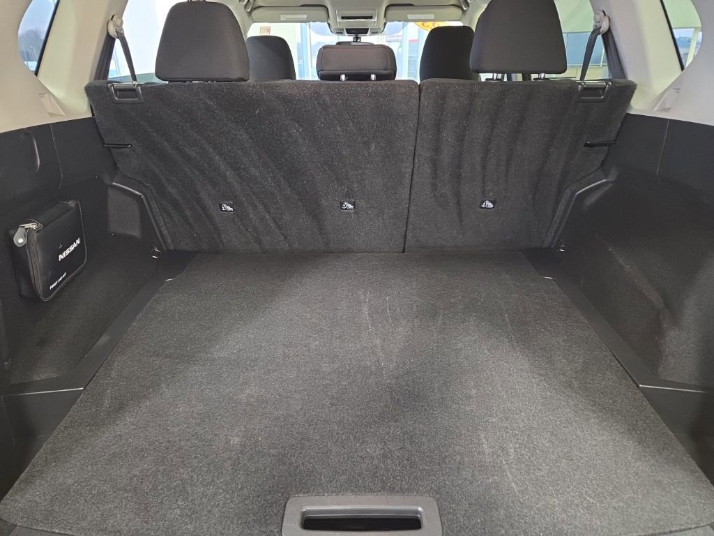 Used 2023 Nissan Rogue S image 15