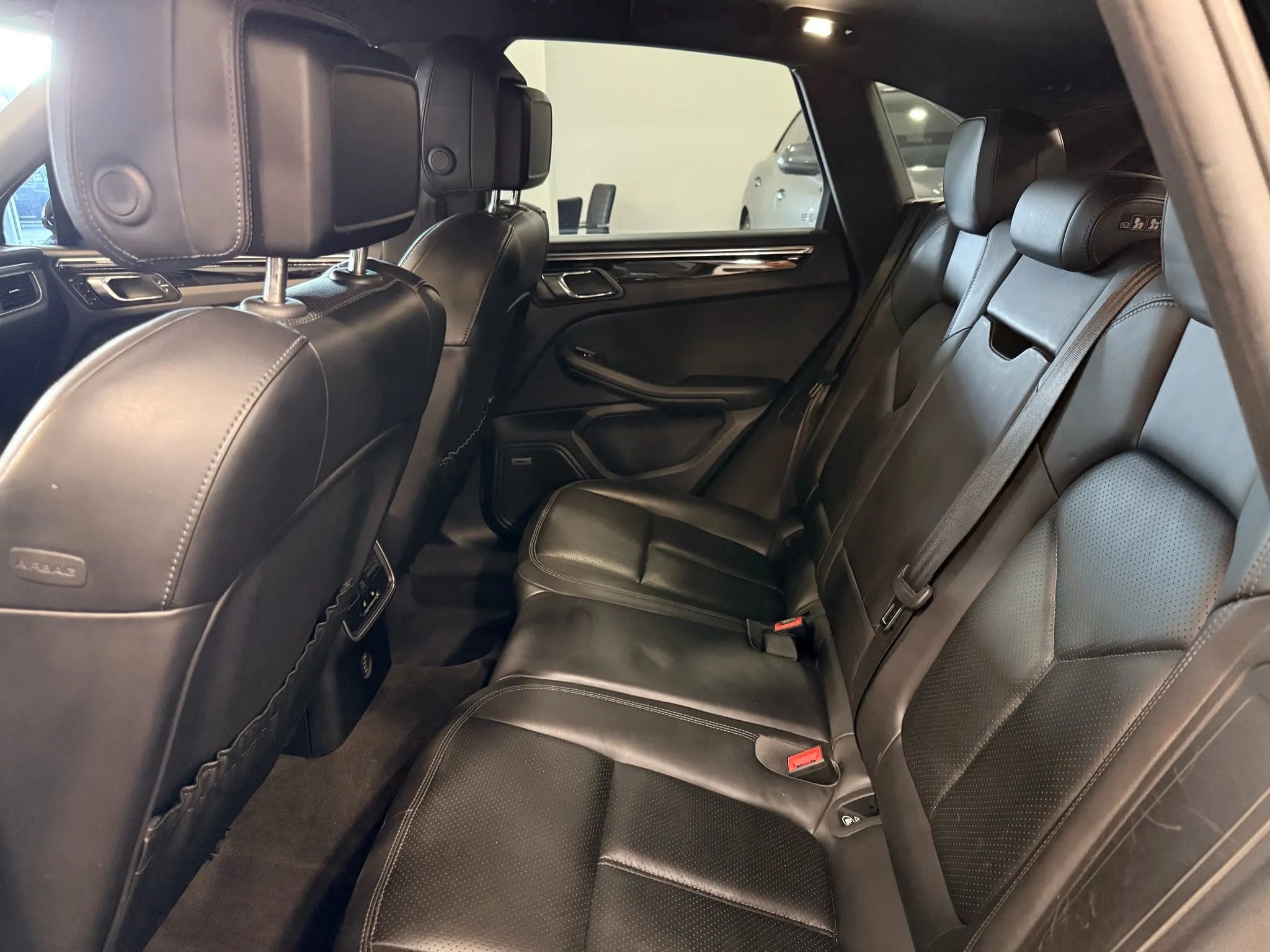 Used 2018 Porsche Macan Sport Edition image 17