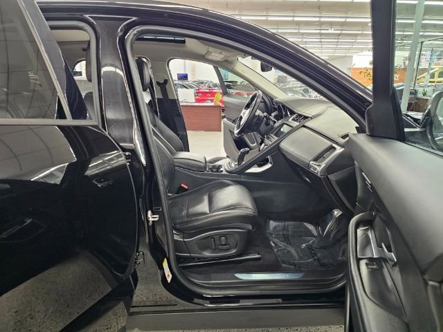 Used 2020 Jaguar E-PACE SE image 32