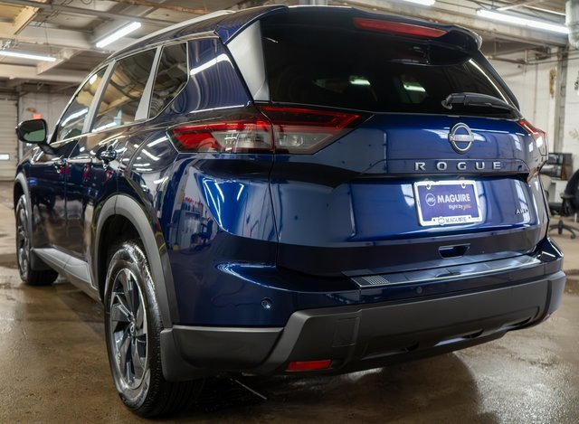 Used 2025 Nissan Rogue SV w/ SV Premium Package image 8