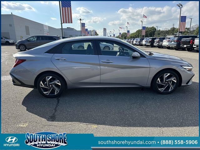 Certified 2025 Hyundai Elantra Limited w/ Cargo Package FWD image 5