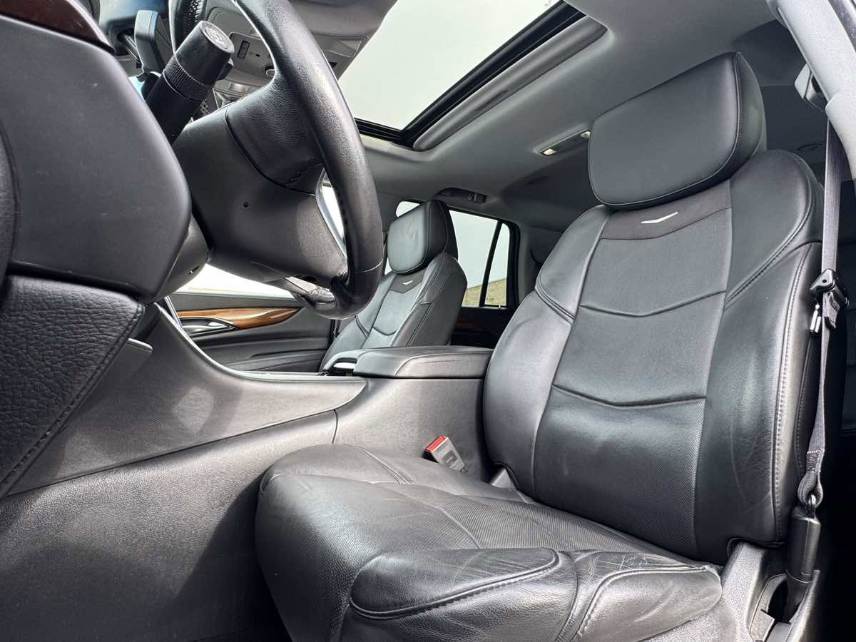 Used 2017 Cadillac Escalade Luxury AWD/4WD image 22