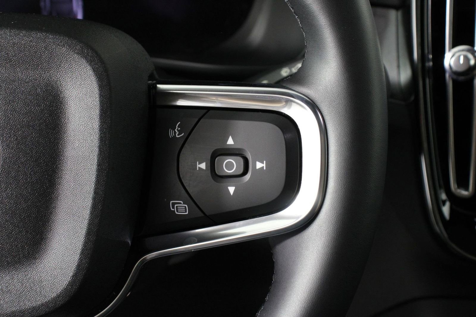 Certified 2023 Volvo C40 Recharge Core AWD/4WD image 11