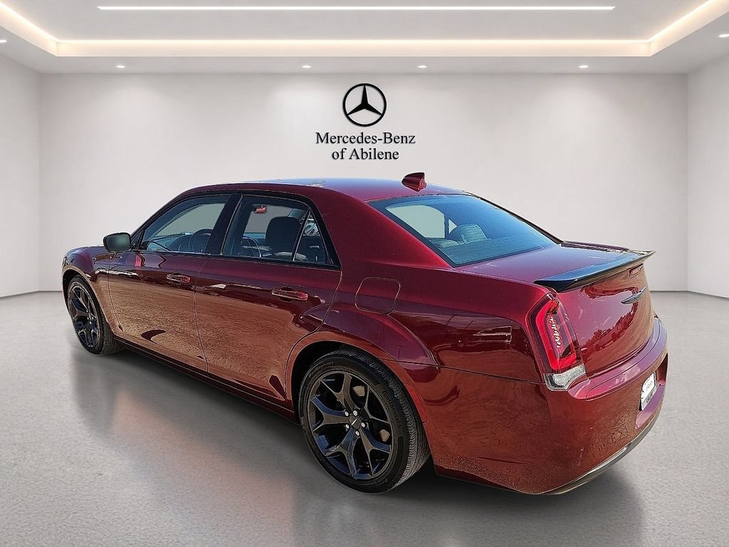 Used 2020 Chrysler 300 Touring w/ Sport Appearance Package RWD image 4