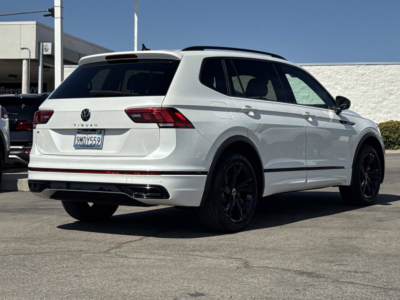 Certified 2024 Volkswagen Tiguan SE R-Line FWD image 5