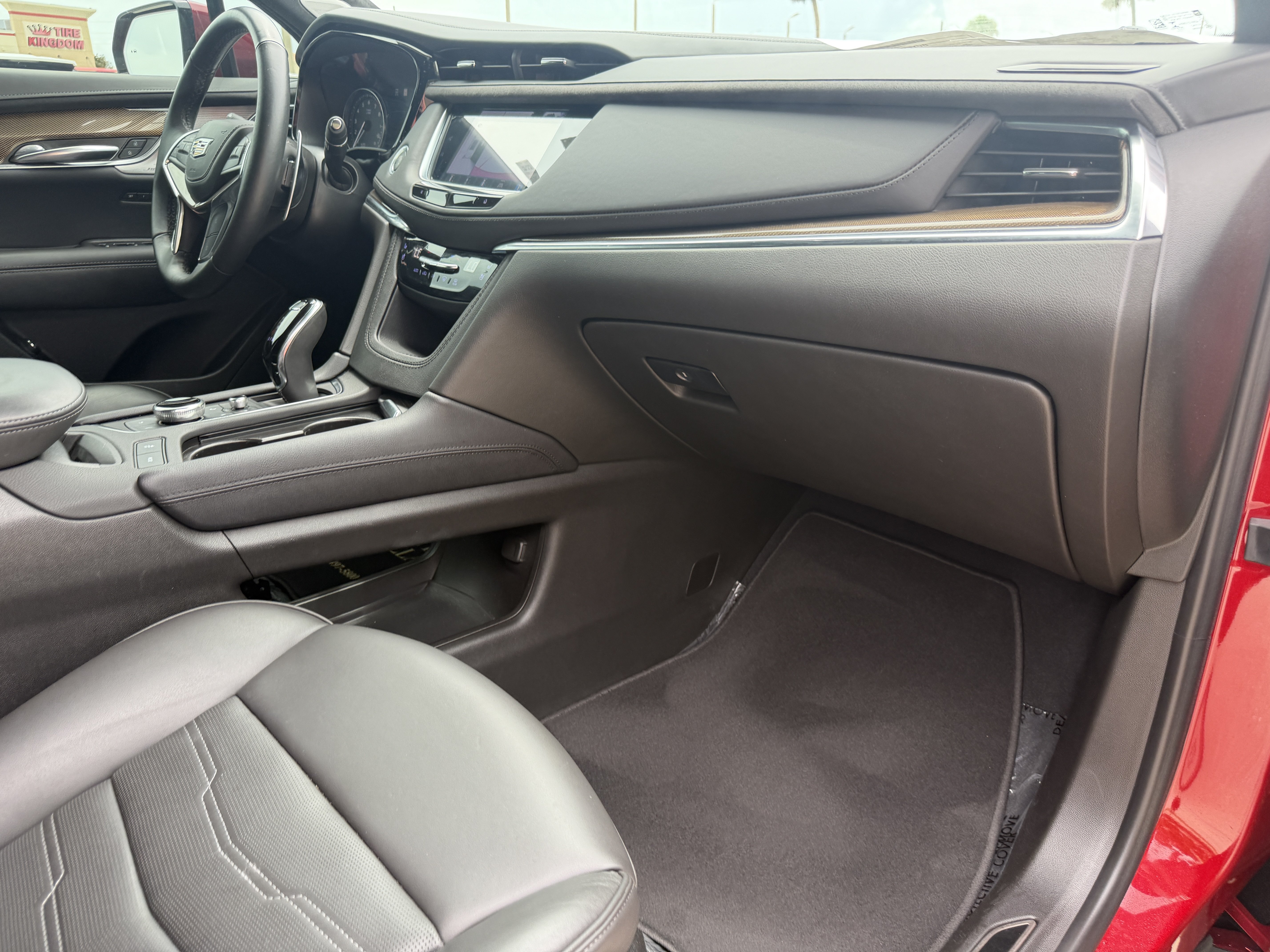 Certified 2022 Cadillac XT5 Sportv w/ LPO, ONYX Package AWD/4WD image 10