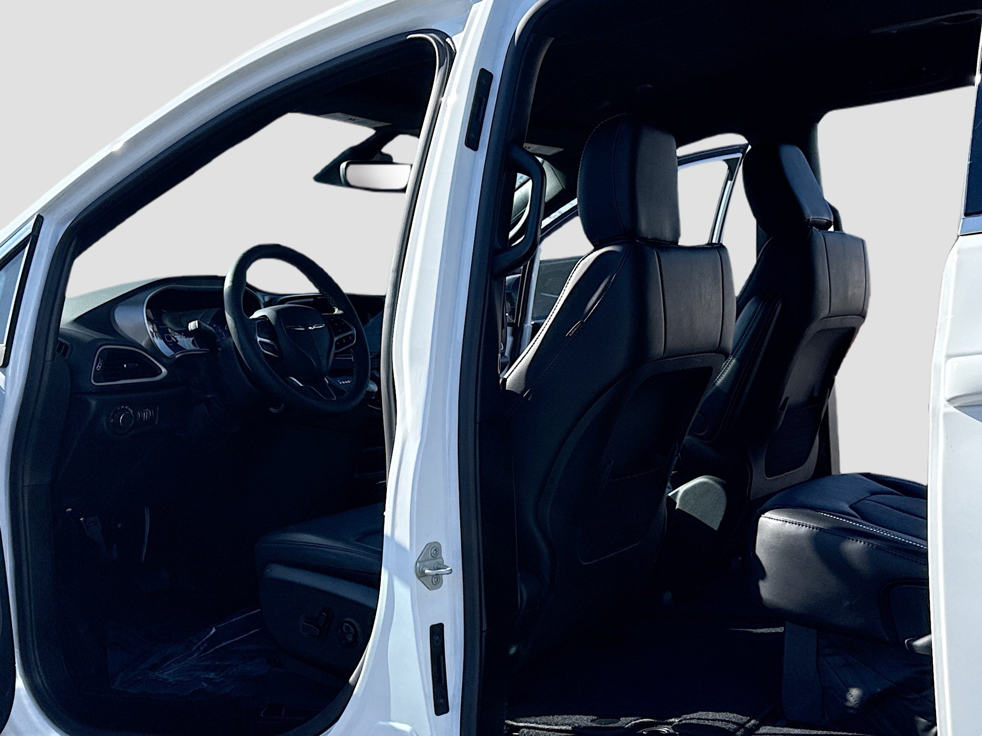 Used 2025 Chrysler Voyager LX FWD image 6