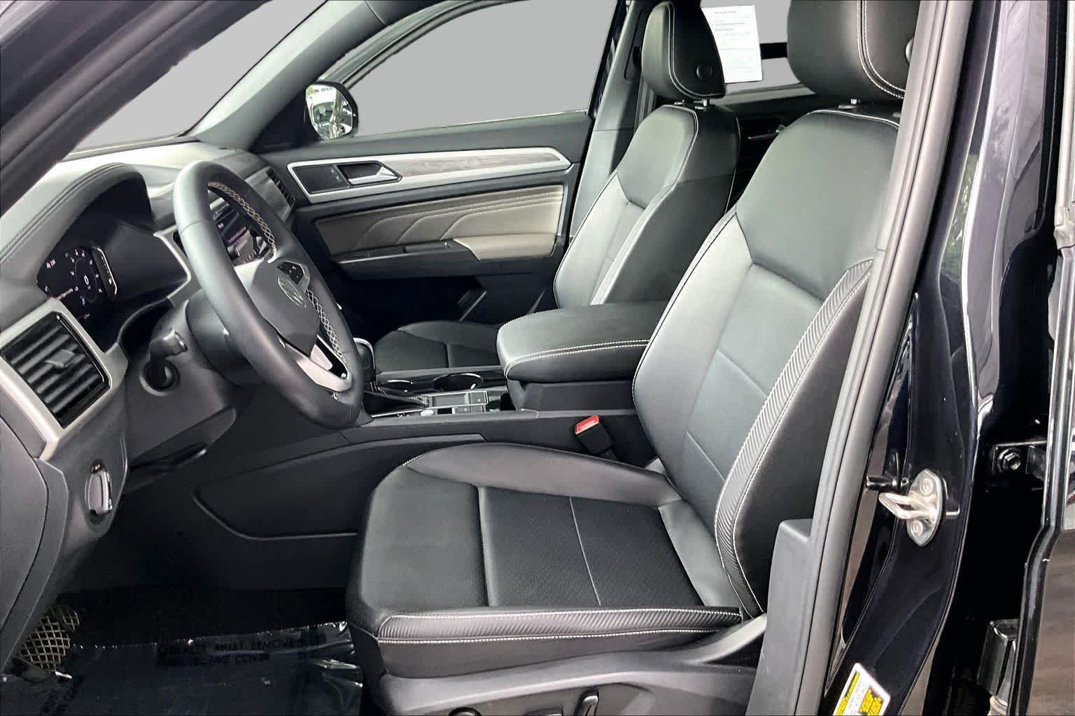 Used 2023 Volkswagen Atlas Cross Sport SE w/ Panoramic Sunroof Package FWD image 9