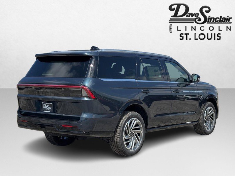 New 2026 Lincoln Navigator Reserve AWD/4WD image 3