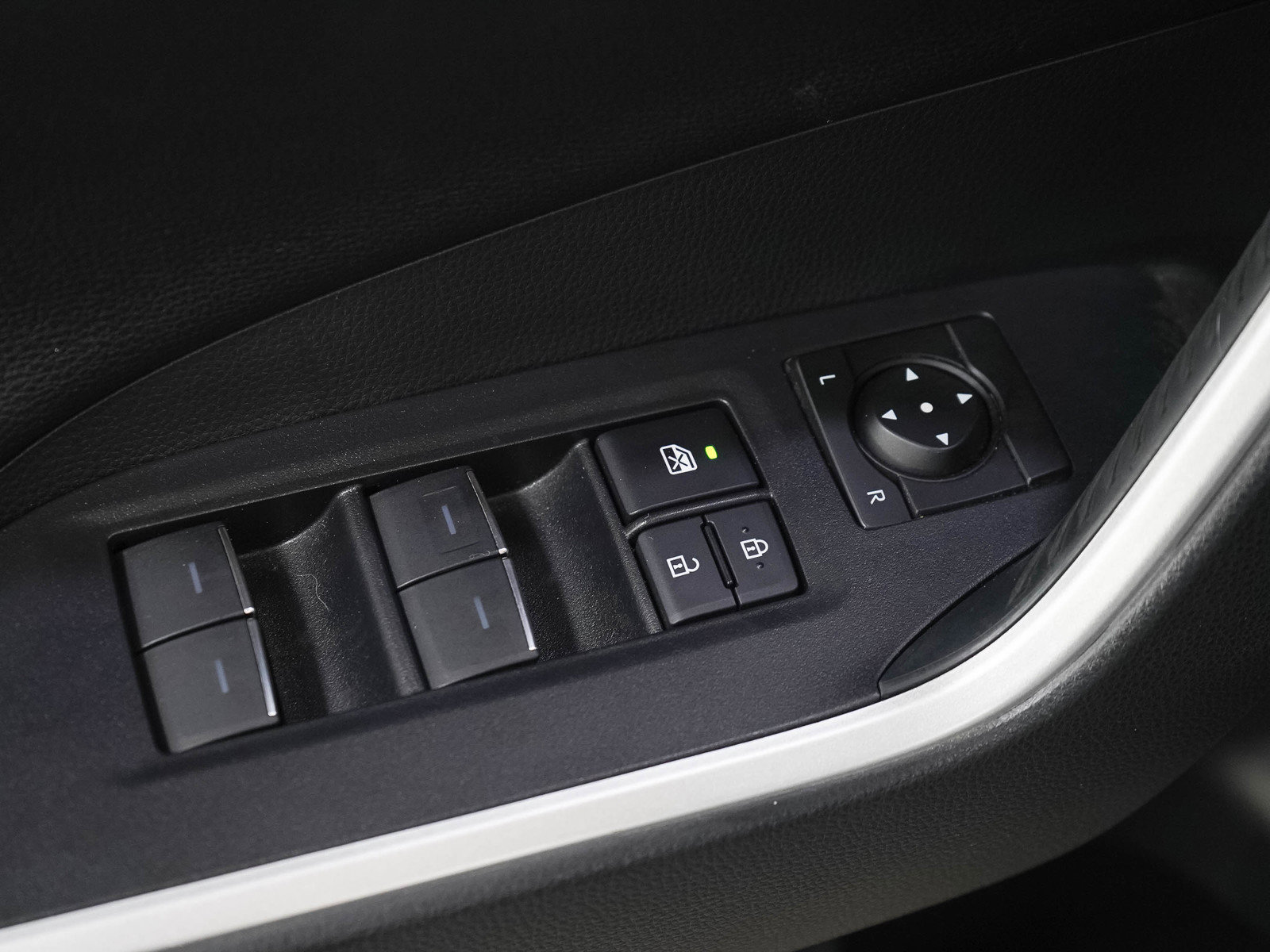 Used 2023 Toyota RAV4 XSE AWD/4WD image 22