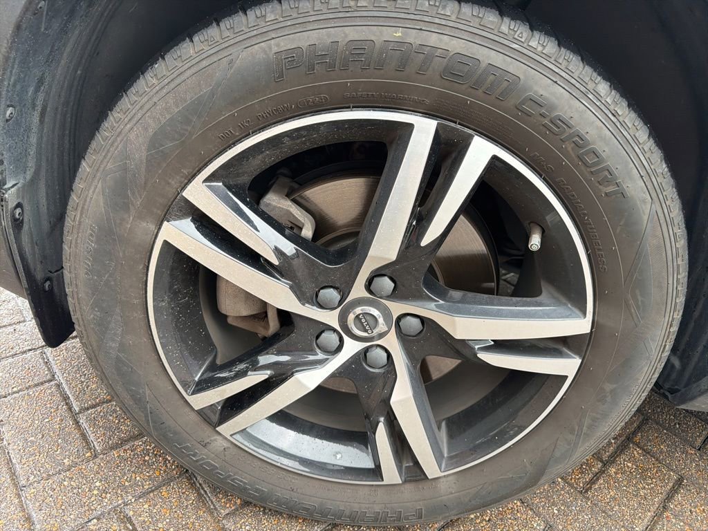 Used 2023 Volvo XC40 B5 Plus w/ Protection Package Premier AWD/4WD image 11