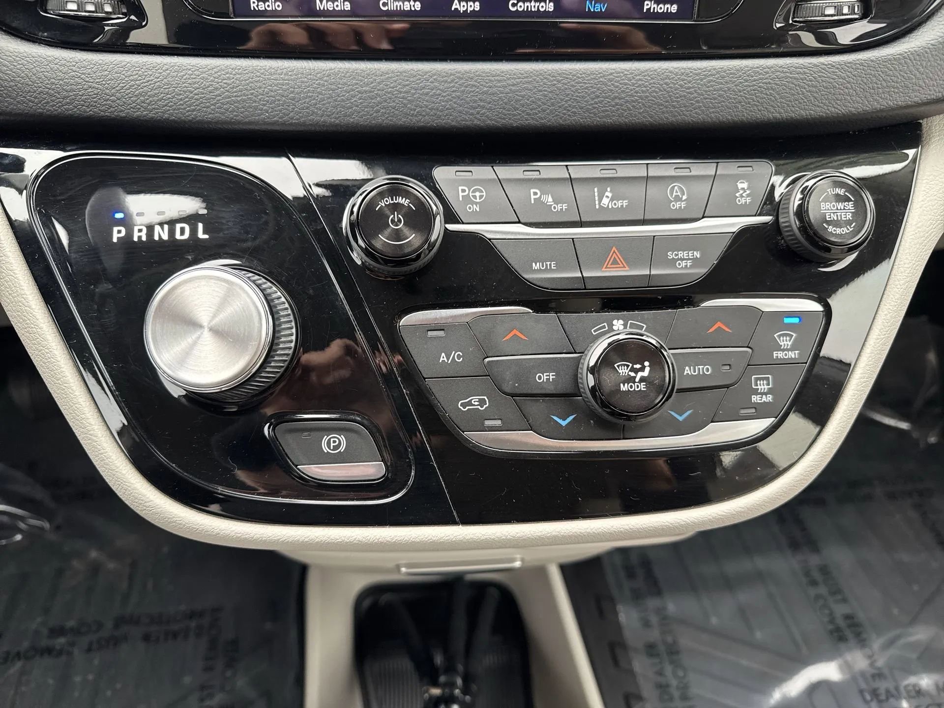 Used 2018 Chrysler Pacifica Touring-L Plus w/ Advanced Safetytec Group image 17