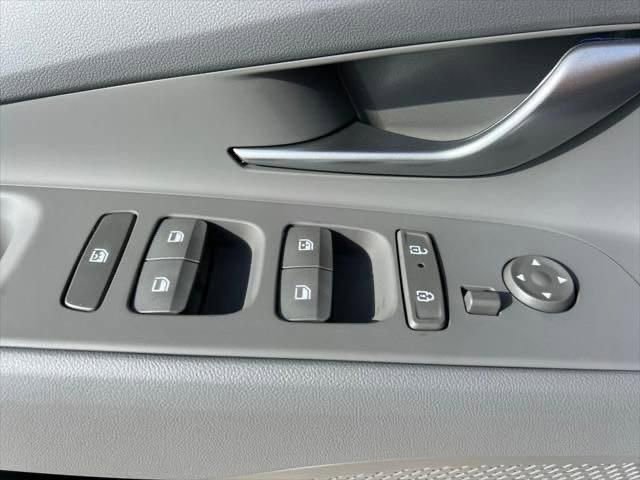 Used 2025 Hyundai Elantra Sport image 15
