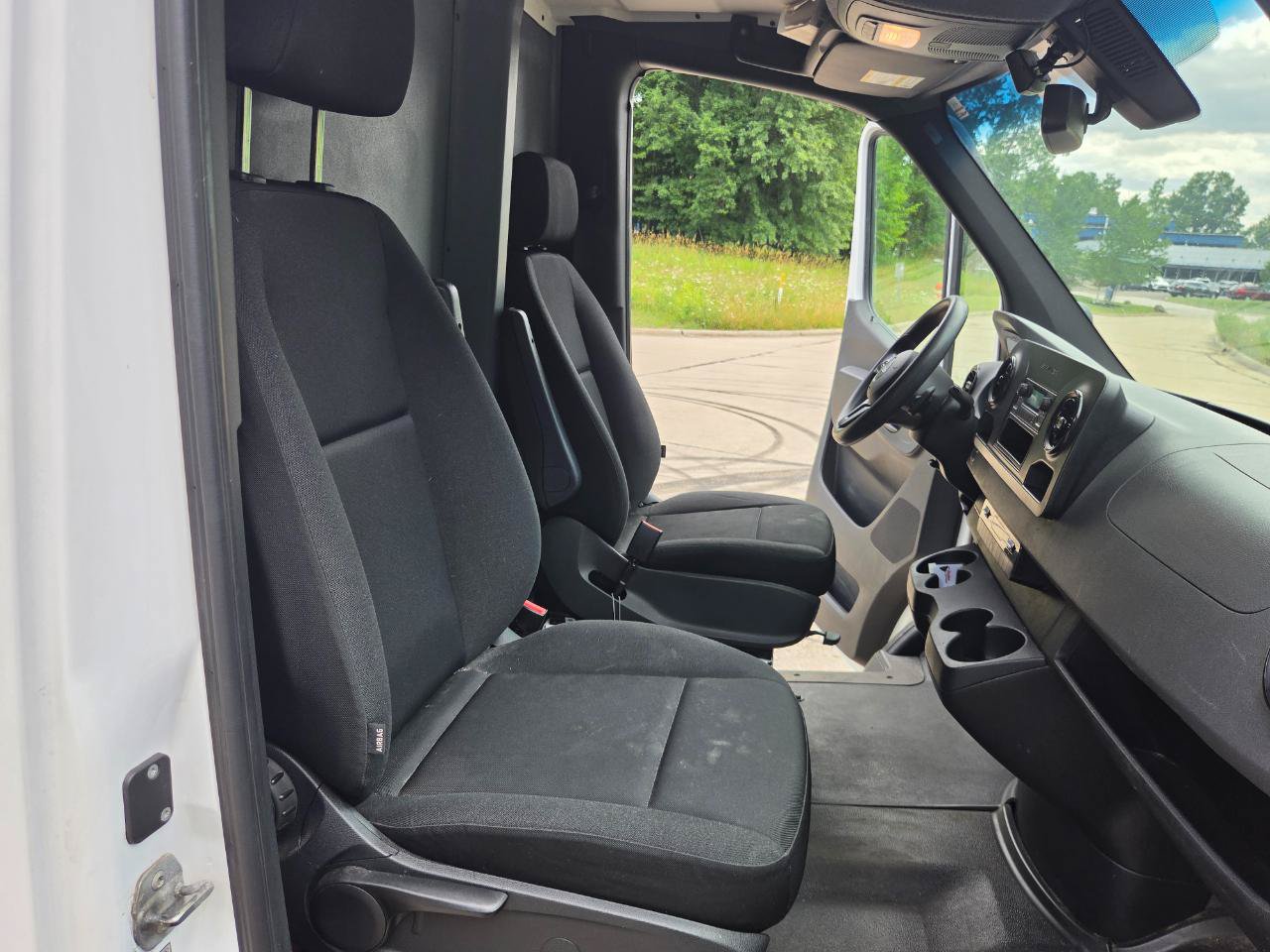 Used 2019 Freightliner Sprinter 144 RWD image 30