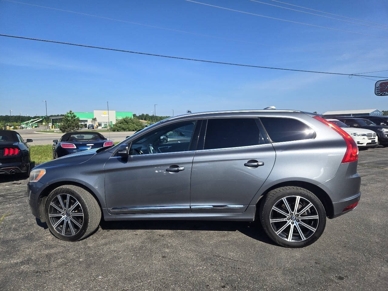 Used 2016 Volvo XC60 T6 w/ Proximity Package AWD/4WD image 11