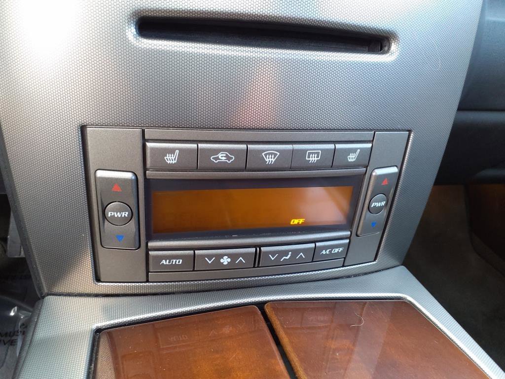 Used 2005 Cadillac XLR image 29