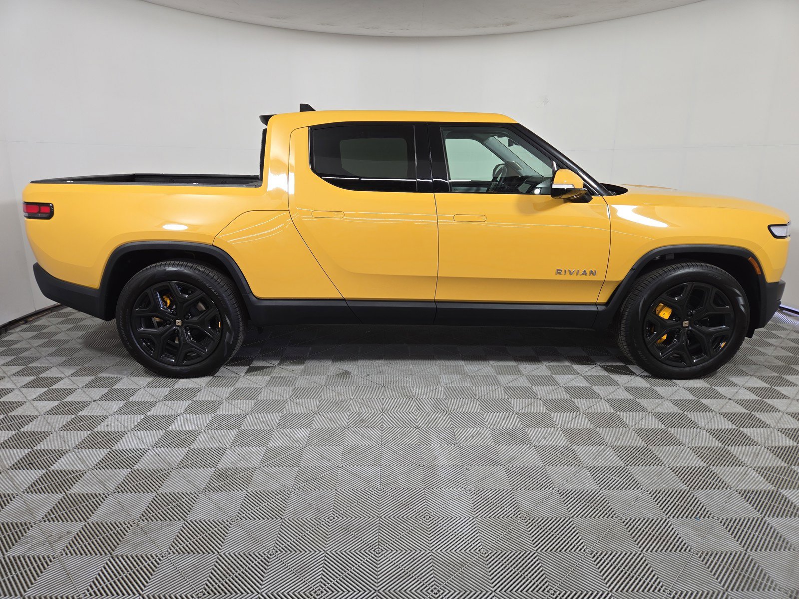 Used 2023 Rivian R1T Adventure AWD/4WD image 6