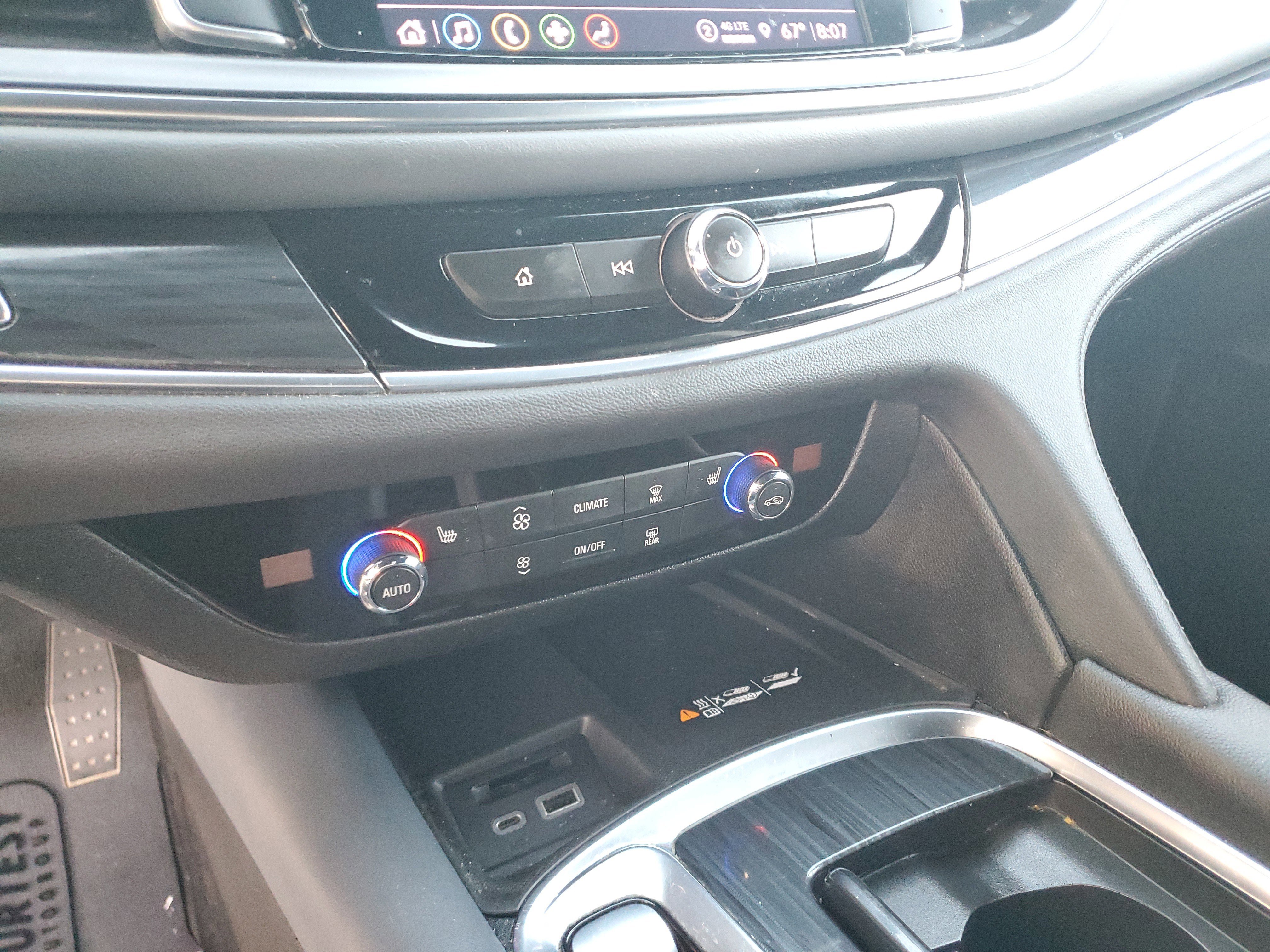 Used 2022 Buick Enclave Essence w/ Sport Touring Edition image 23