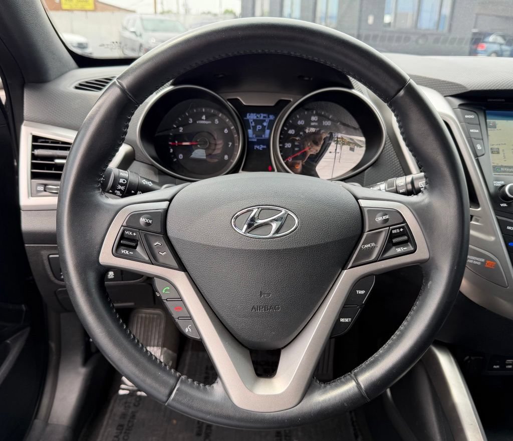 Used 2017 Hyundai Veloster Value Edition FWD image 32
