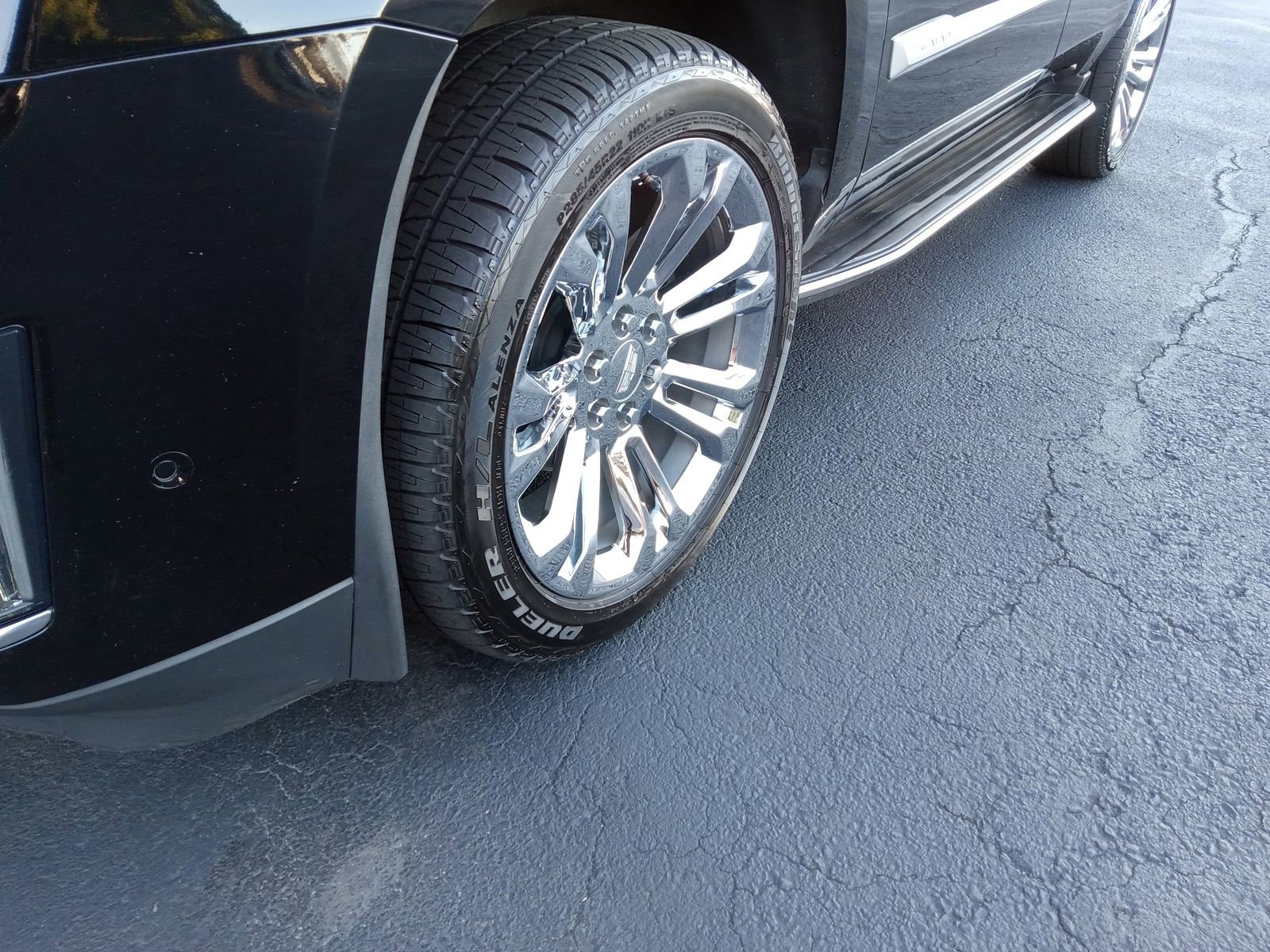 Used 2020 Cadillac Escalade Luxury w/ LPO, Radiant Package image 6