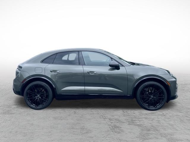 Used 2025 Porsche Macan Turbo Electric AWD/4WD image 4