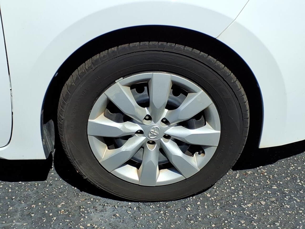 Used 2016 Toyota Corolla LE image 11