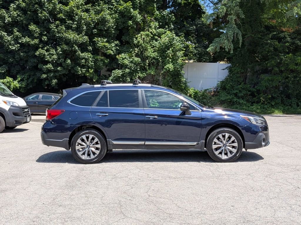 Used 2018 Subaru Outback 3.6R Touring AWD/4WD image 2