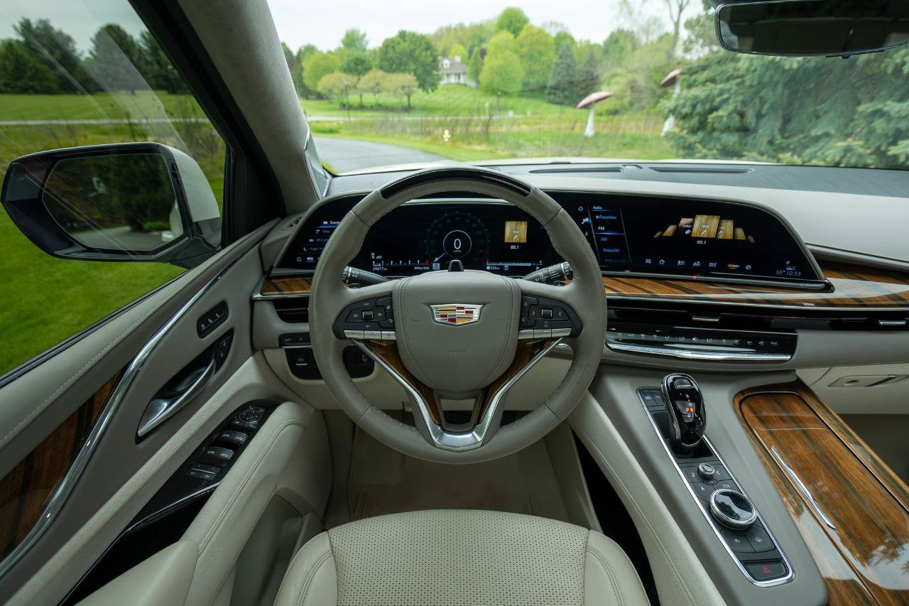 Used 2024 Cadillac Escalade Sport Platinum w/ LPO, ONYX Package AWD/4WD image 15