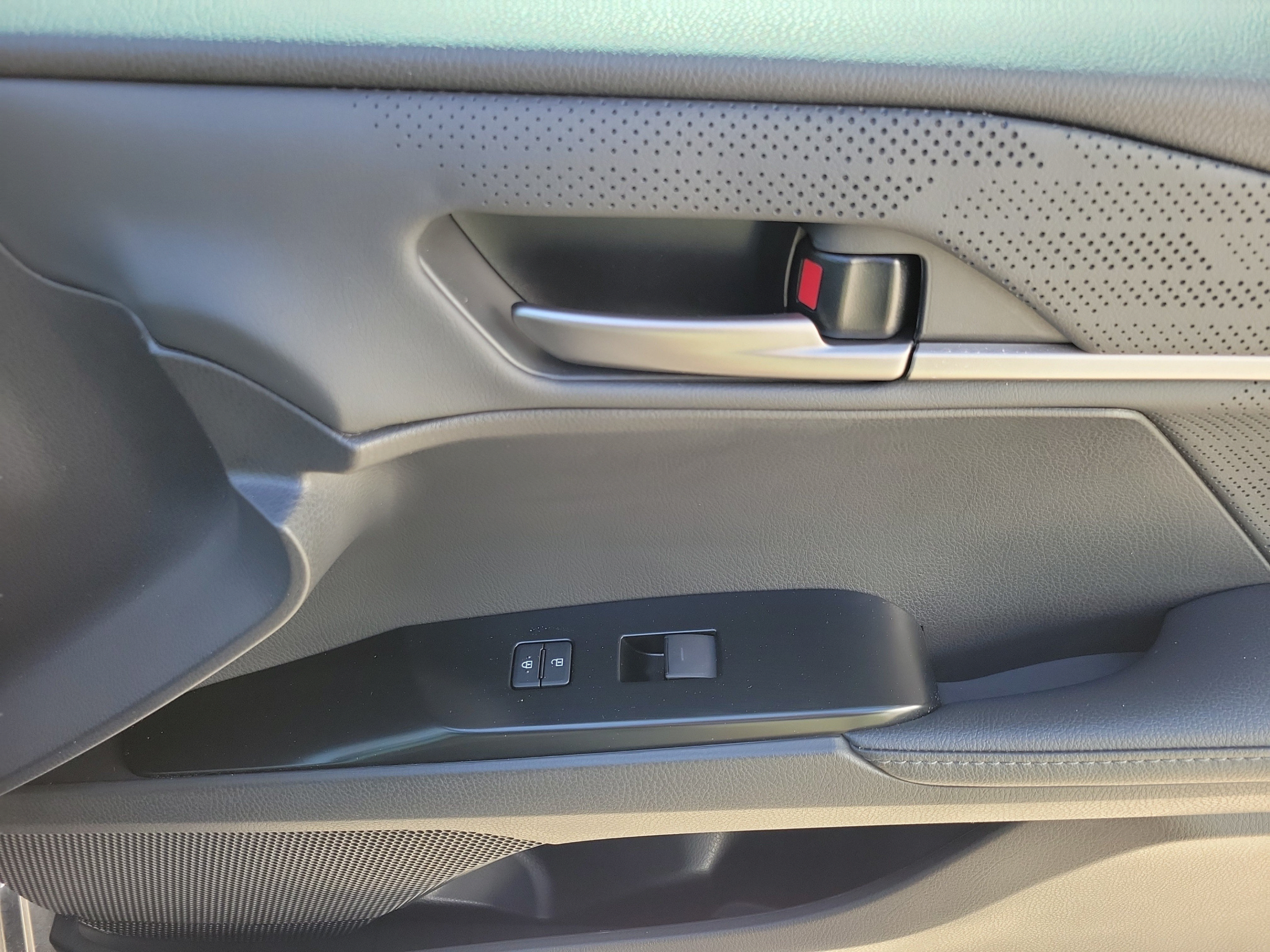 Used 2025 Toyota Camry XSE FWD image 26
