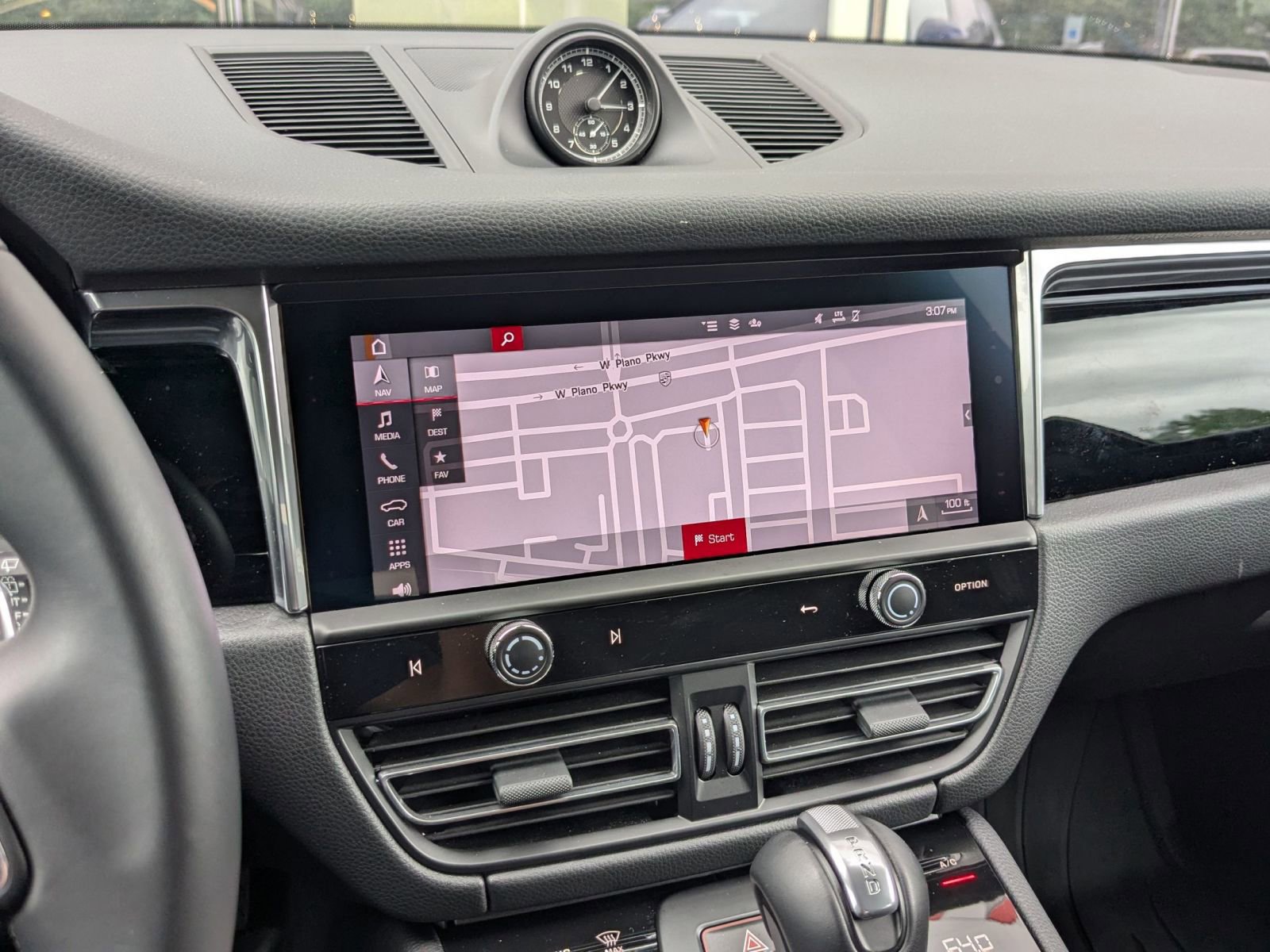Certified 2026 Porsche Macan AWD/4WD image 17