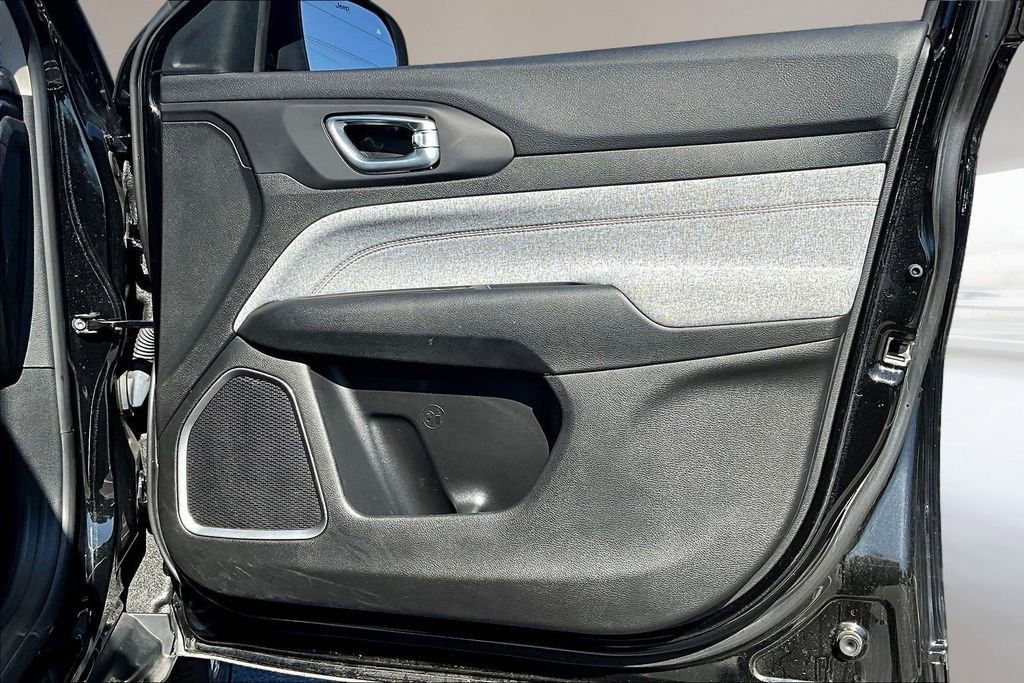 Used 2022 Jeep Compass Latitude image 28