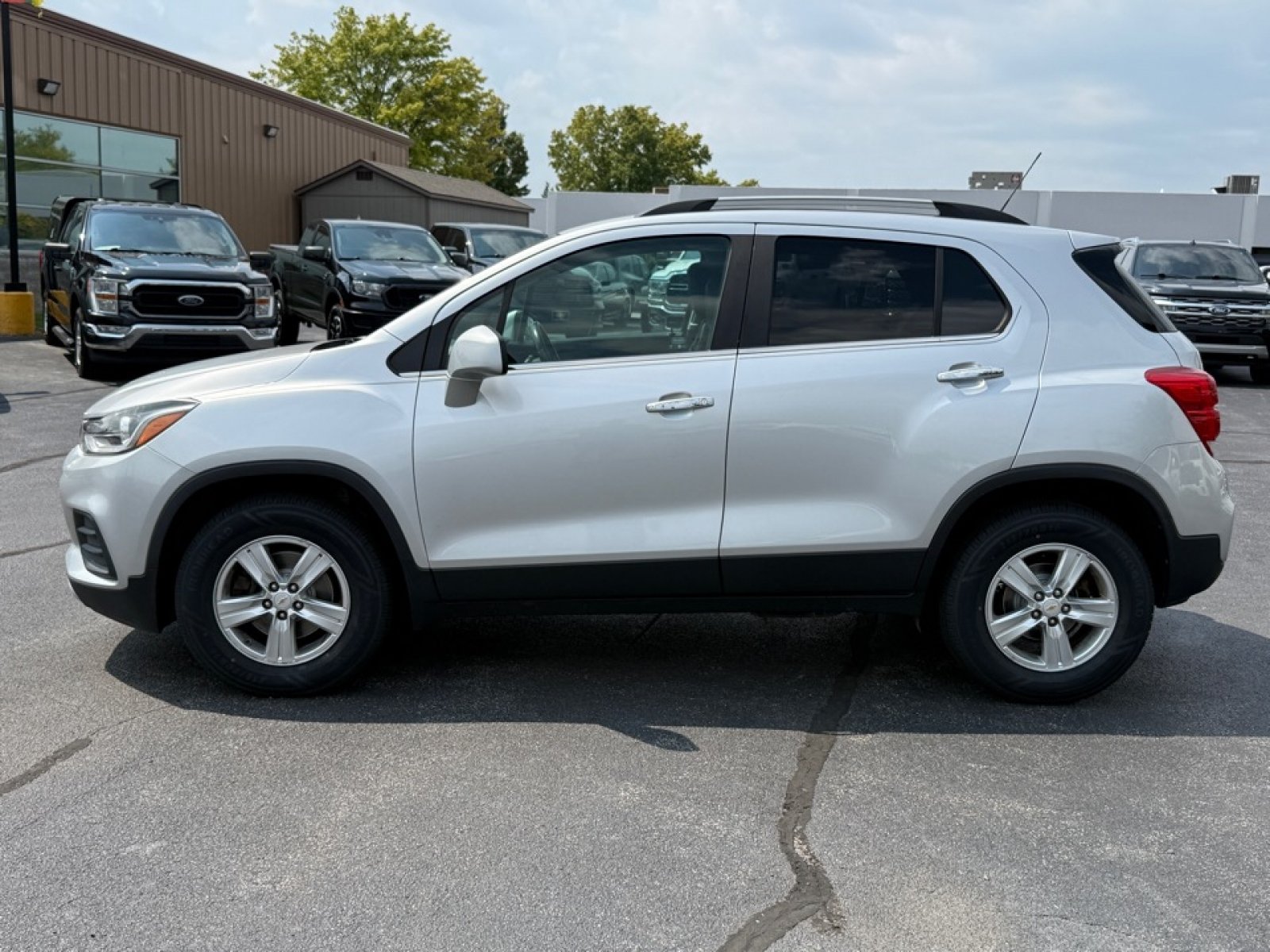 Used 2017 Chevrolet Trax LT w/ LT Convenience Package AWD/4WD image 5
