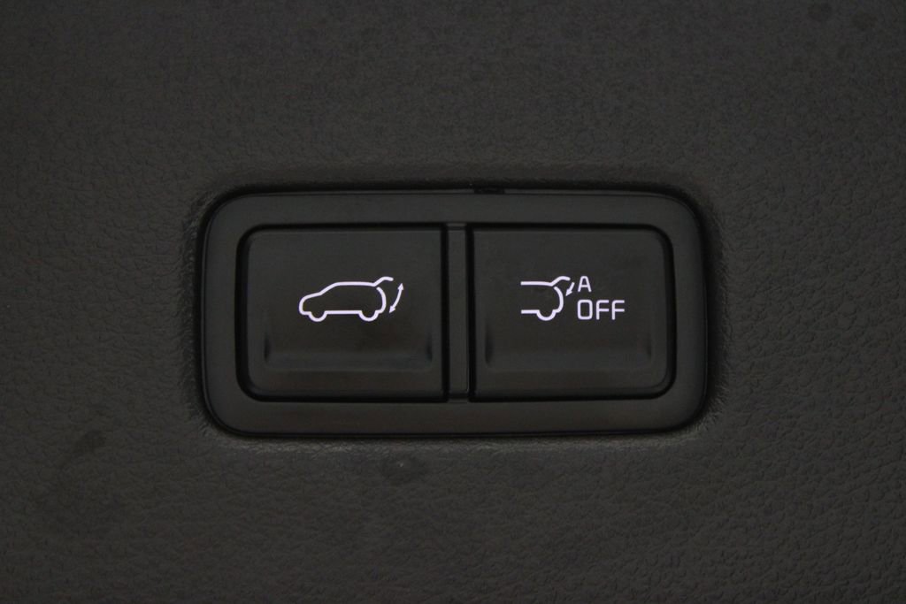 Used 2025 Kia Carnival SX image 18