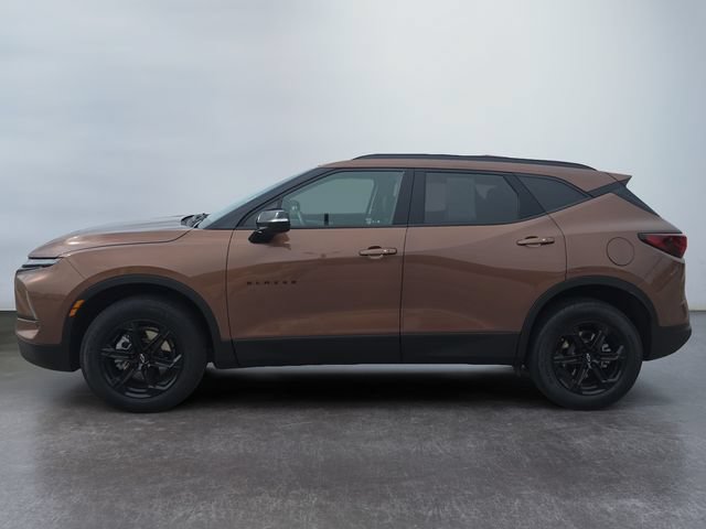 Used 2023 Chevrolet Blazer LT w/ Midnight/Sport Edition FWD image 2
