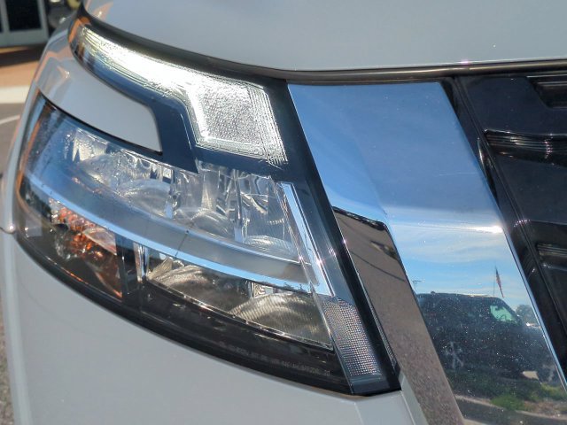 Used 2024 Nissan Pathfinder SL w/ SL Premium Package AWD/4WD image 10