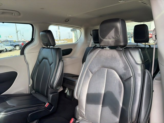 Used 2024 Chrysler Pacifica Touring-L image 19