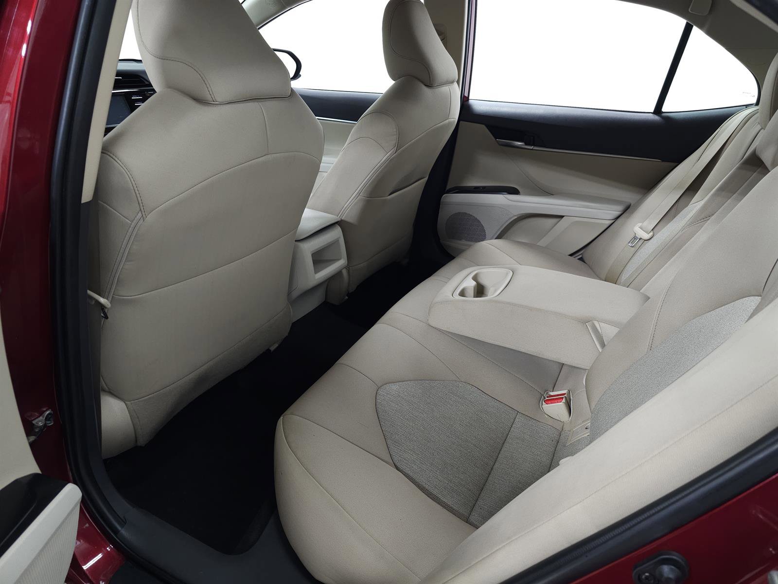 Used 2019 Toyota Camry LE image 27