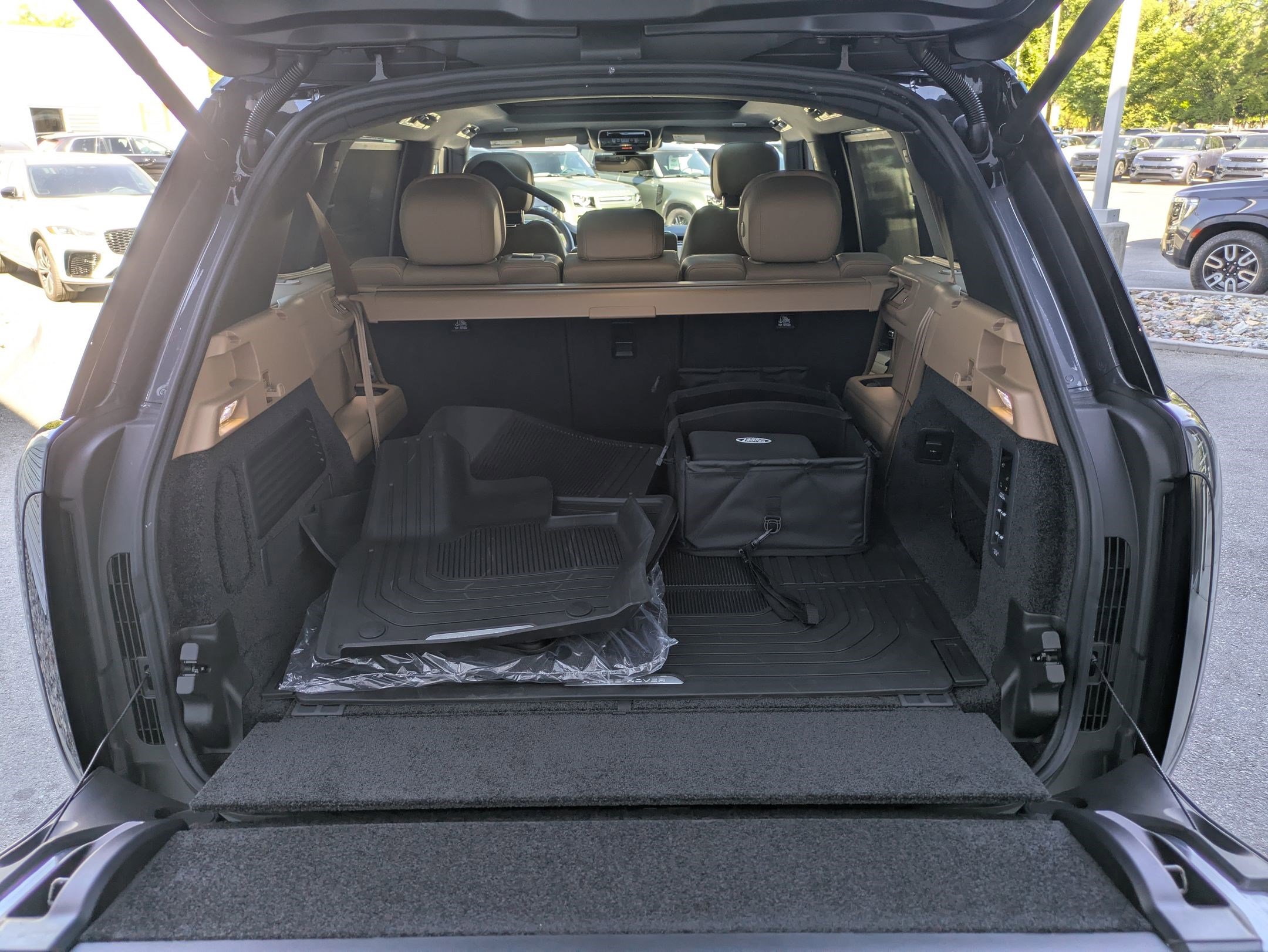 New 2025 Land Rover Range Rover Long Wheelbase SE image 30