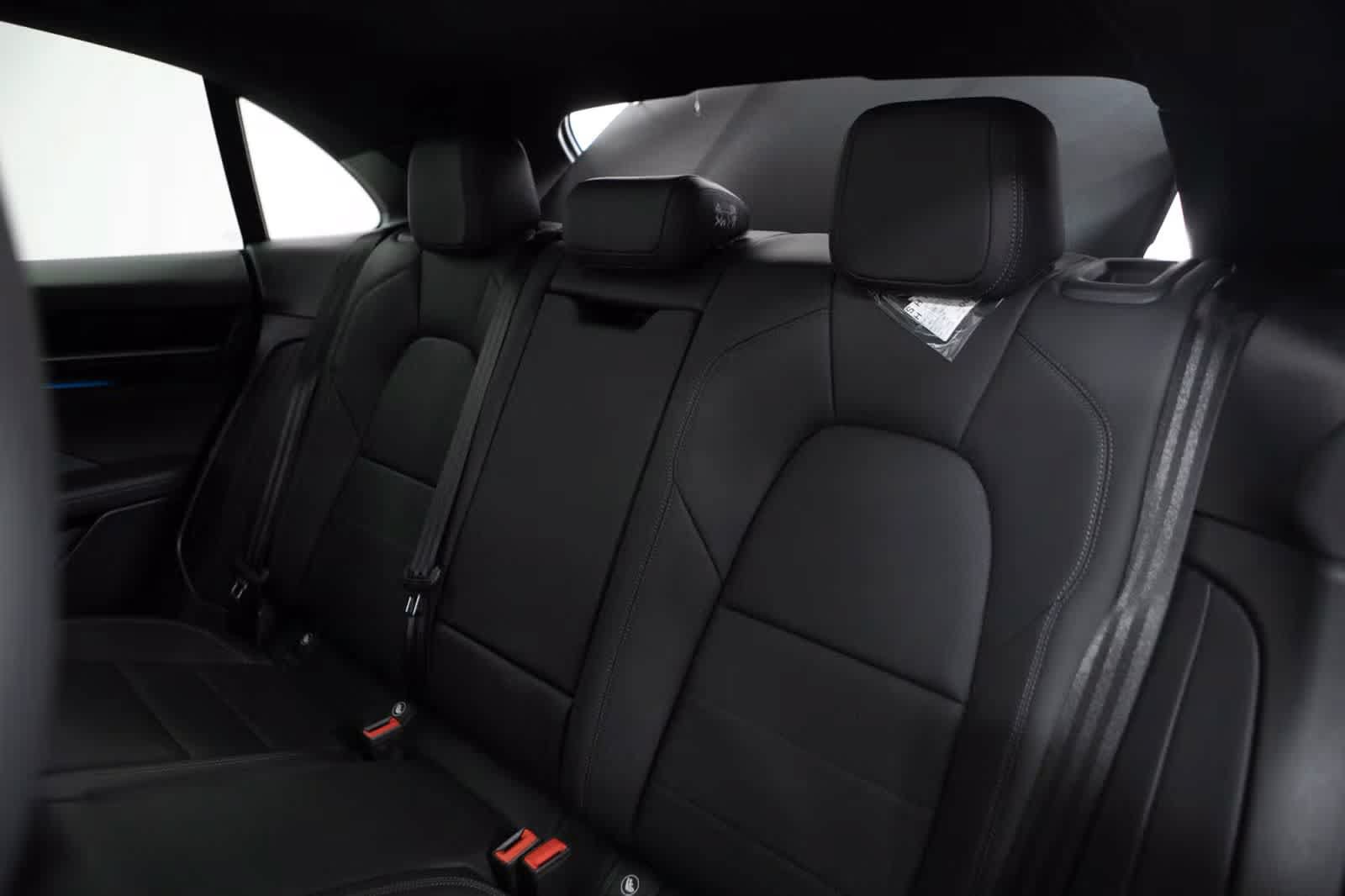 Certified 2026 Porsche Macan 4S Electric AWD/4WD image 37
